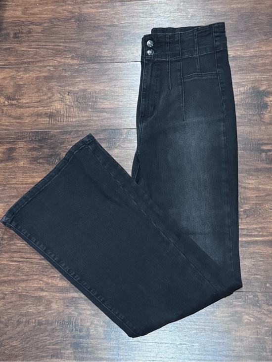 We The Free Denim - Free People "We The Free Jayde" flare jeans in a black wash
